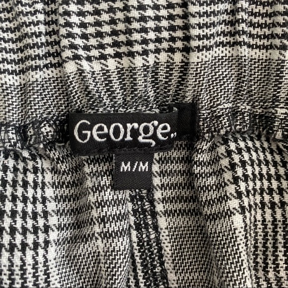 ⛄️ White and Grey High Waisted Plaid Skirt​​​​​ - Picture 7 of 7